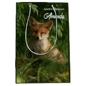 Niedlicher Baby Fox im Grünen Geburtstag Mittlere Geschenktüte (Vorderseite)