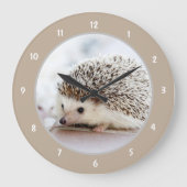 Niedlicher Baby-Igel Große Wanduhr (Vorderseite)
