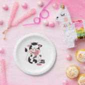 Niedlicher Baby-Kuh-Cartoon mit seiner Pappteller (Party)