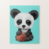 Niedlicher Baby-Panda, der mit Basketball spielt Puzzle (Vertikal)