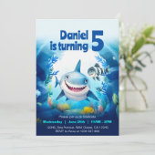Niedlicher Baby Shark Fish Under Sea Birthday Boy Einladung (Stehend Vorderseite)