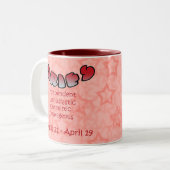 Niedlicher Babydrache der Widder-Tasse Zweifarbige Tasse (Vorderseite Links)