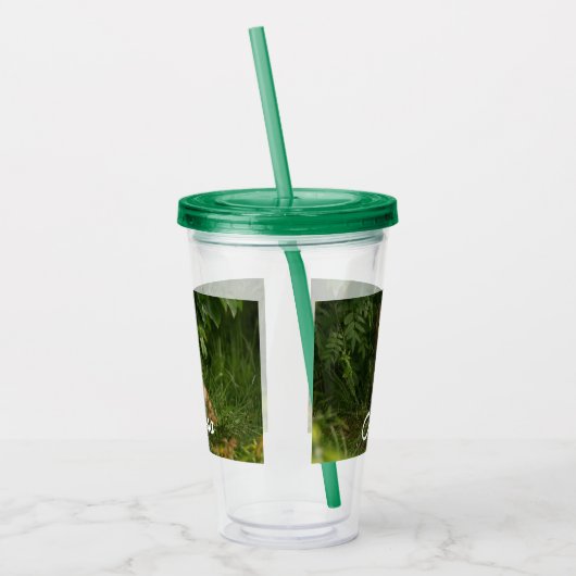 Niedlicher Babyfuchs in einem grünen Wald Acryltrinkbecher (Links)