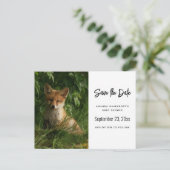 Niedlicher Babyfuchs in einem grünen Wald Ankündigungspostkarte (Stehend Vorderseite)