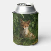 Niedlicher Babyfuchs in einem grünen Wald Dosenkühler (Kanne Rückseite)