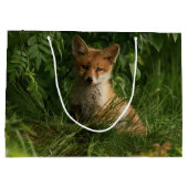 Niedlicher Babyfuchs in einem grünen Wald Große Geschenktüte (Rückseite)