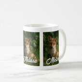 Niedlicher Babyfuchs in einem grünen Wald Kaffeetasse (VorderseiteRechts)
