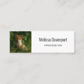 Niedlicher Babyfuchs in einem grünen Wald Mini Visitenkarte (Vorderseite)