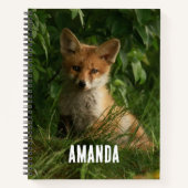 Niedlicher Babyfuchs in einem grünen Wald Notizblock (Vorderseite)