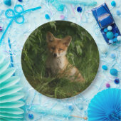 Niedlicher Babyfuchs in einem grünen Wald Pappteller (Party)