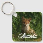 Niedlicher Babyfuchs in einem grünen Wald Schlüsselanhänger (Vorderseite)