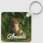 Niedlicher Babyfuchs in einem grünen Wald Schlüsselanhänger (Rückseite)