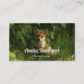 Niedlicher Babyfuchs in einem grünen Wald Visitenkarte (Vorderseite)