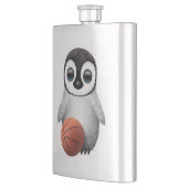 Niedlicher BabyPenguin, der mit Basketball spielt Flachmann (Links)