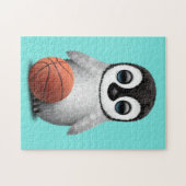 Niedlicher BabyPenguin, der mit Basketball spielt Puzzle (Horizontal)