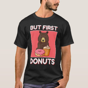 Niedlicher Bär, aber zuerst Donuts und Cupcake jap T-Shirt