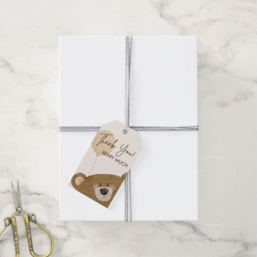 Niedlicher Bär, den wir frühzeitig abwarten können Geschenkanhänger (Mit Garn)