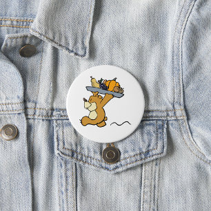 Niedlicher Bär, der eine festliche Ernteplattform  Button