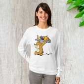 Niedlicher Bär, der eine festliche Ernteplattform  T-Shirt