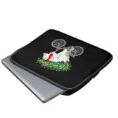 Niedlicher Bär mit Weihnachtsbaumgeschenk für Radf Laptopschutzhülle (Vorne Knopf)