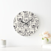 Niedlicher Bär, von Hand gezeichnet nahtloses Must Große Wanduhr (Zuhause)