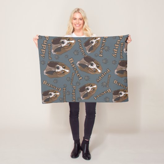 Niedlicher Basset Hoppy-Welpe Fleecedecke (Beispiel)