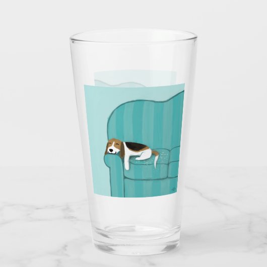 Niedlicher Beagle auf Schlafensofa-Hund der Glas (Rückseite)