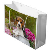 Niedlicher Beagle-Hundewelpe in einer Milchkanne - Große Geschenktüte (Vorderseite Schrägansicht)