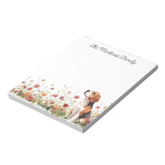 Niedlicher Beagle mit Wildblumen Personalisiert Notizblock (Rotiert)