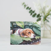 Niedlicher Beagle Rainy Day Green Botanical Postkarte (Stehend Vorderseite)