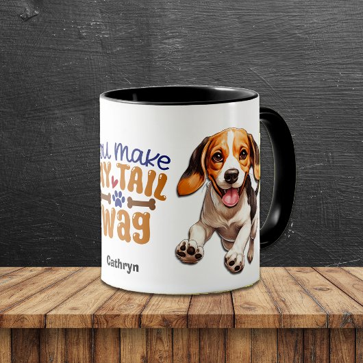 Niedlicher Beagle Welpe, die meinen Schwanz Wag Tasse