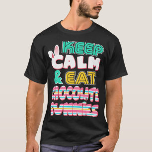 Niedlicher Behalt Calm Eat Chocolate Bunnies Oster T-Shirt