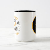 niedlicher Bienenstock Zweifarbige Tasse (Mittel)