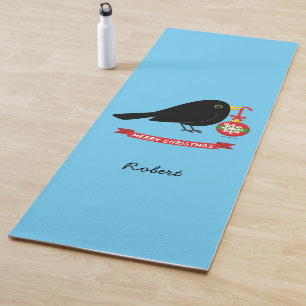 Niedlicher Blackbird mit einem Weihnachtsball-Indi Yogamatte
