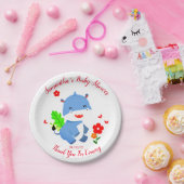 Niedlicher blauer Elefant mit Kinderdusche mit rot Pappteller (Party)