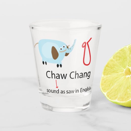 niedlicher blauer Elefant mit thailändischer Schri Schnapsglas (Vorderseite)