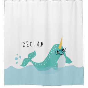 Niedlicher blauer Narwhal mit Brille Kinder Duschvorhang