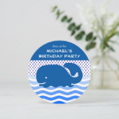 Niedlicher Blauwal Ozeanwachs Polka Dot Boy Geburt Einladung (Stehend Vorderseite)