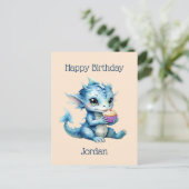 Niedlicher Blue Baby Dragon isst einen Cupcake Postkarte (Stehend Vorderseite)