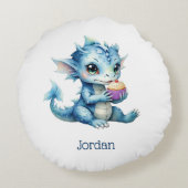 Niedlicher Blue Baby Dragon isst einen Cupcake Rundes Kissen (Rückseite)