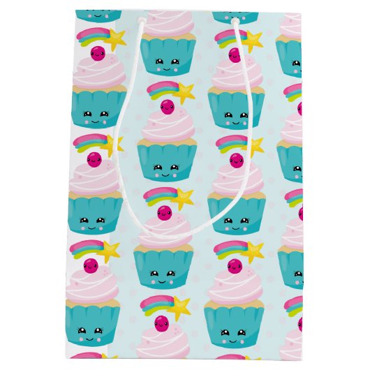 Niedlicher Blue Cupcake mit Kawaii Gesichtsmuster Mittlere Geschenktüte (Rückseite)