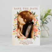 Niedlicher Blumenbogen Foto Hochzeit Sichern Sie d Folieneinladung (Stehend vorne)