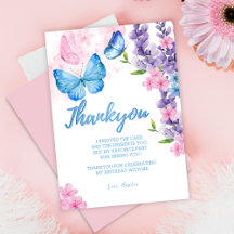 Niedlicher Blumenflatter auf Schmetterlingen Gebur