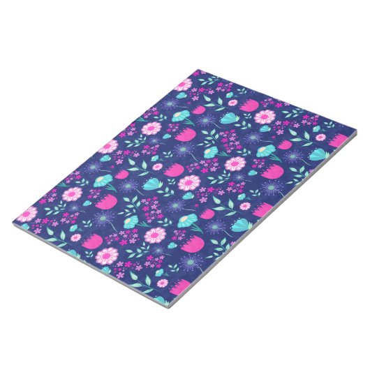 Niedlicher Blumenhintergrund Notizblock (angewinkelt)