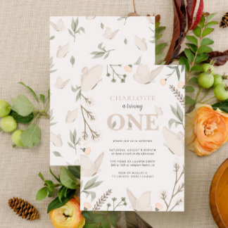 Niedlicher Blumenschmetterling macht einen 1. Gebu Einladung