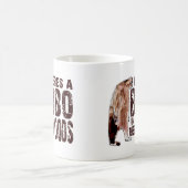 Niedlicher BOBO SQUATCH IN DIESEM HOLZ - Finden Kaffeetasse (Mittel)