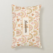 Niedlicher Boho Rainbows-Muster-Name für ein benut Dekokissen (Vorderseite(Vertikal))