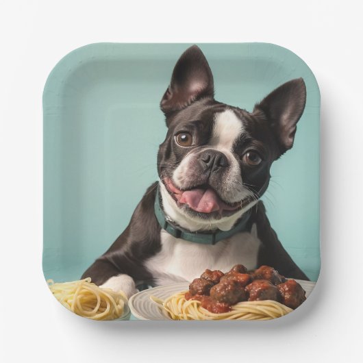 Niedlicher Boston Terrier mit Spaghetti Bolognaise Pappteller (Vorderseite)