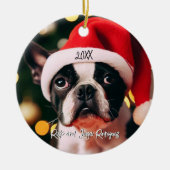 Niedlicher Boston Terrier Welpe mit Weihnachtsmann Keramik Ornament (Vorne)