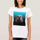 Niedlicher Boxer Hund mit blauem schwarzem Hinterg T-Shirt (Vorderseite)